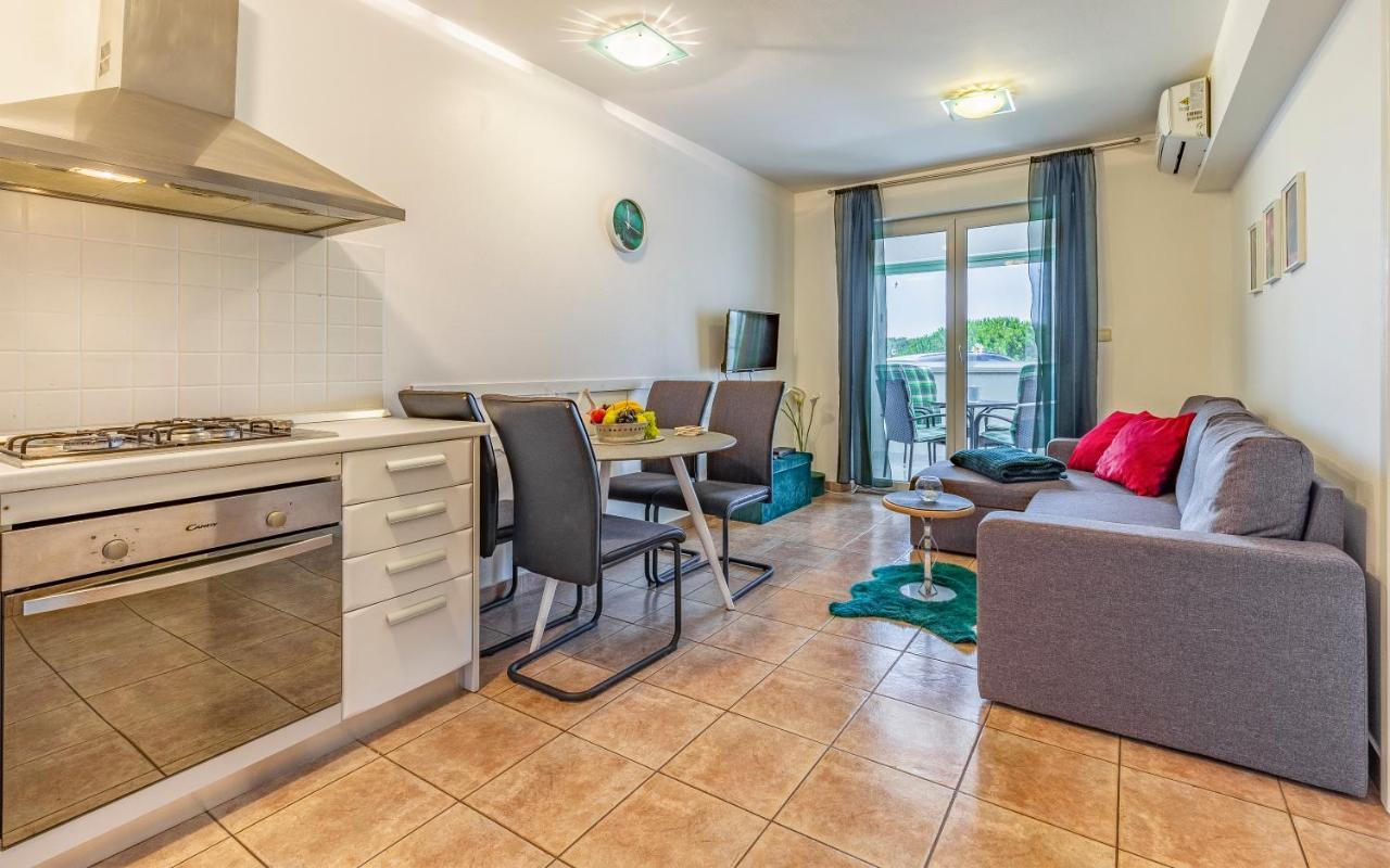 Olga'S Place-New Apartment 200 Mt From The Sea Pula Buitenkant foto