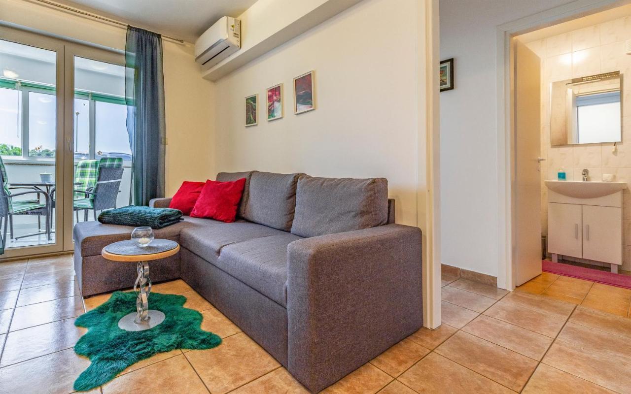 Olga'S Place-New Apartment 200 Mt From The Sea Pula Buitenkant foto